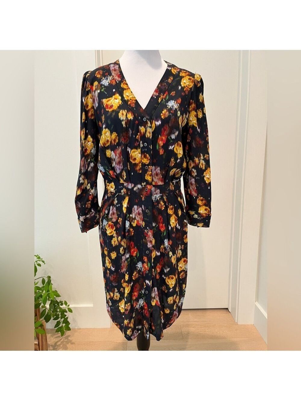 LA PETITE FRANCAISE Dress V Neck Button Front 3/4 Sleeve Floral Garden Party